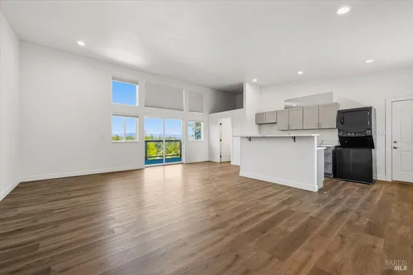 $1,695,000 | 6096 Vine Hill School Road, Sebastopol, CA 95472