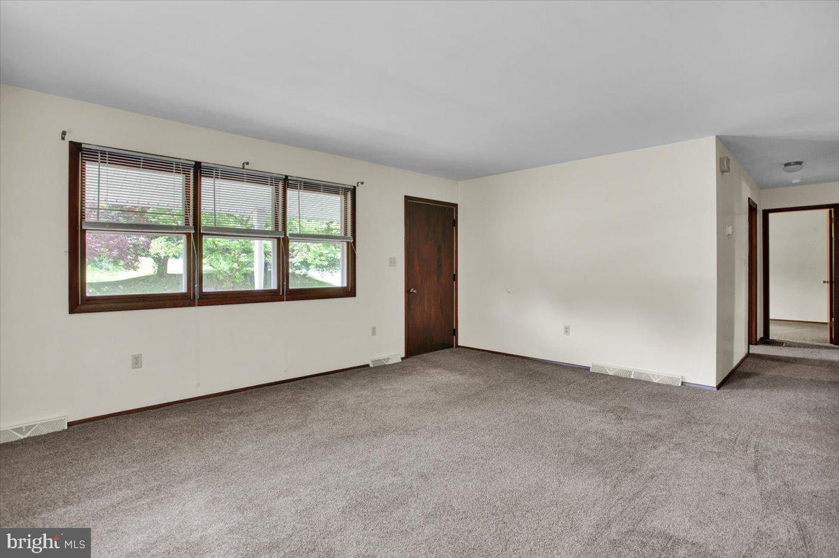653 River Corner Road Conestoga, PA 17516 - Photo 7 of 37 Living Room View 2