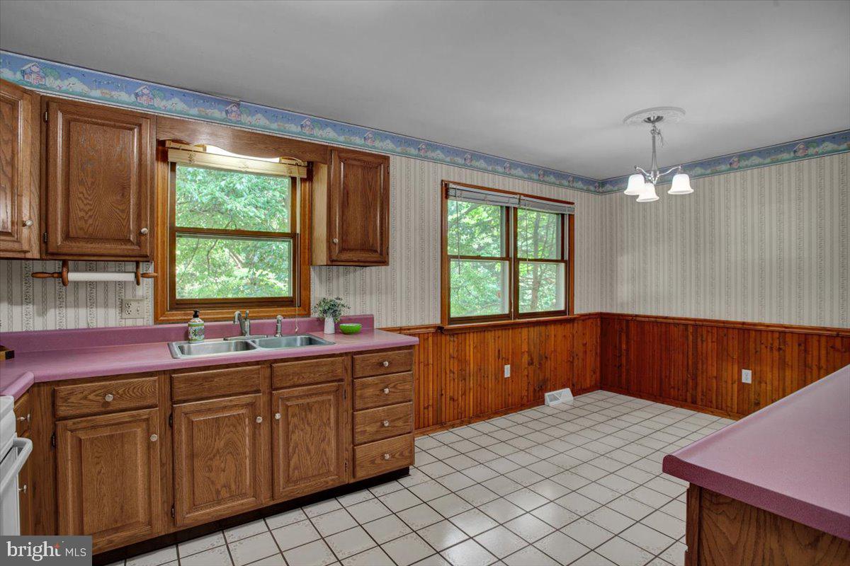 653 River Corner Road Conestoga, PA 17516 - Photo 9 of 37 Eat-in Kitchen