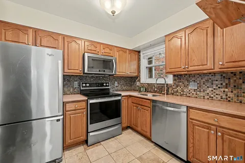 $479,000 | 19 Colonial Road, Unit 8, Stamford, CT 06906