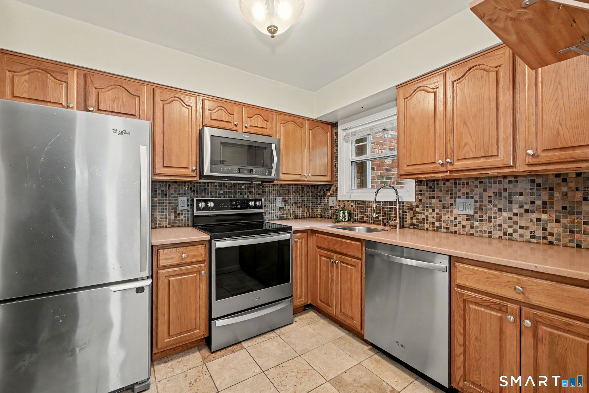 19 Colonial Road, Unit 8 Stamford, CT 06906 - Photo 10 of 21
