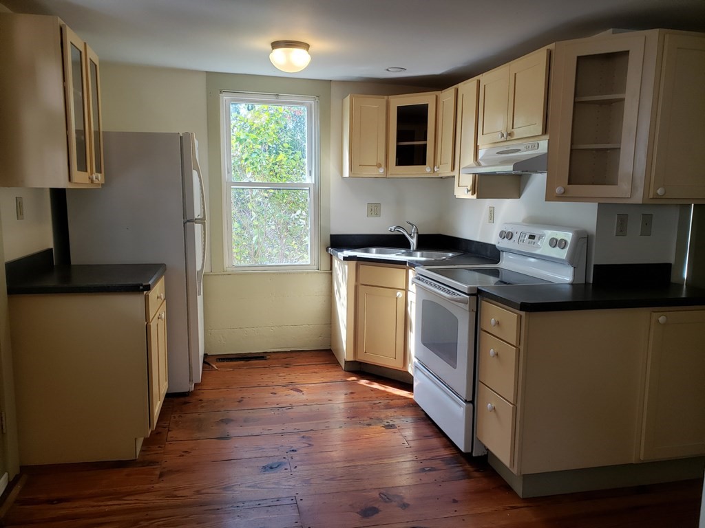 615 Riverside Drive Northampton, MA 01062 - Photo 6 of 16
