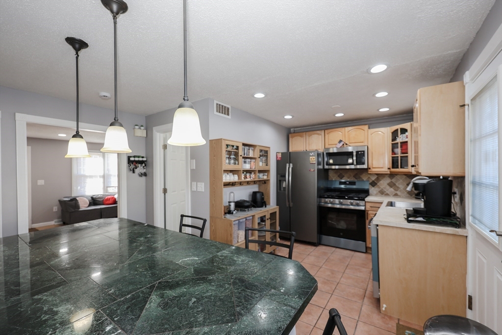 32 A Rockingham Street, Unit 32A Lowell, MA 01852 - Photo 4 of 33