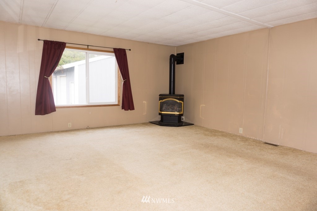 4894 Wishkah Road Aberdeen, WA 98520 - Photo 6 of 25 Gallery Image 6