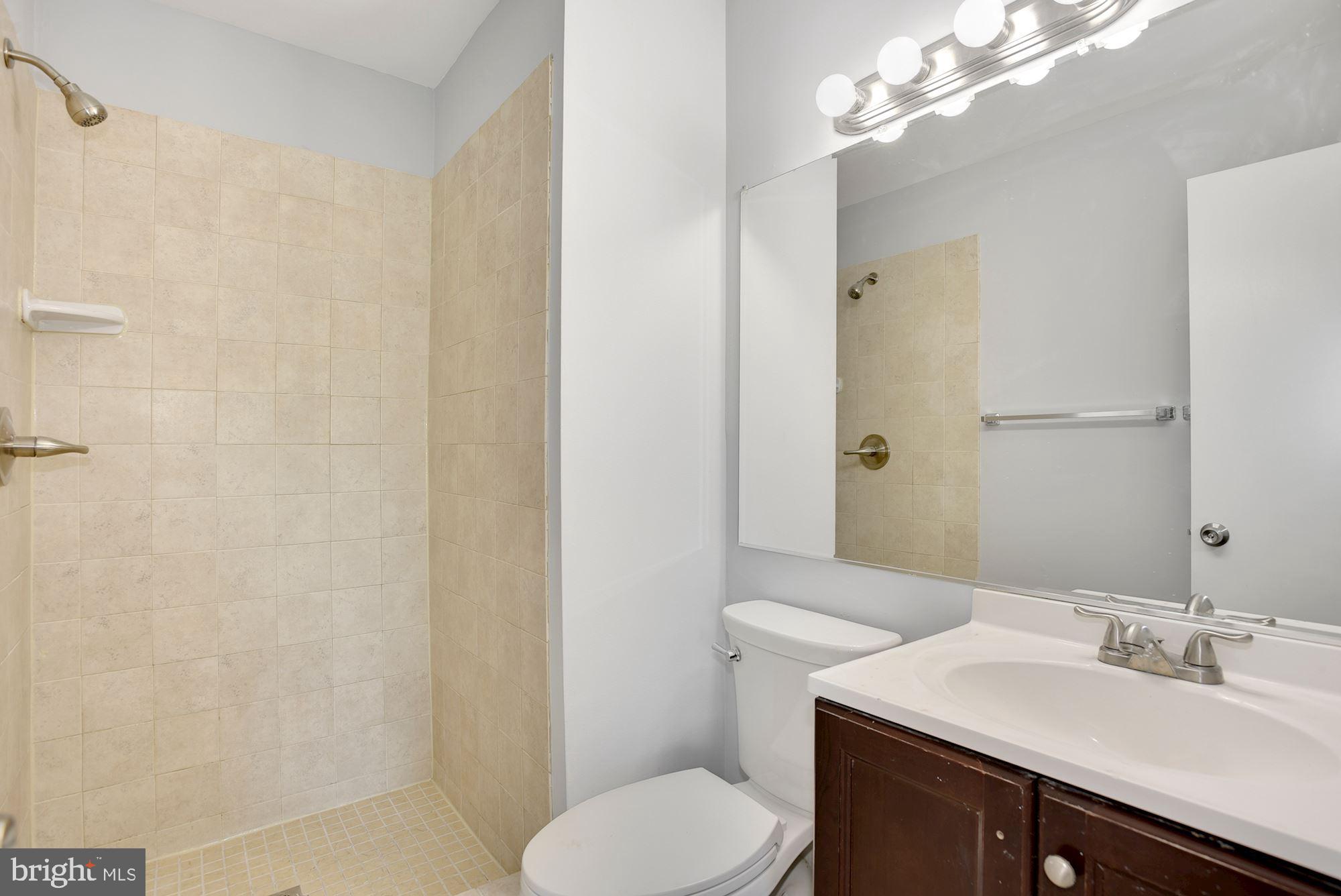 2351 Hunters Square Court Reston, VA 20191 - Photo 15 of 29 Primary bathroom