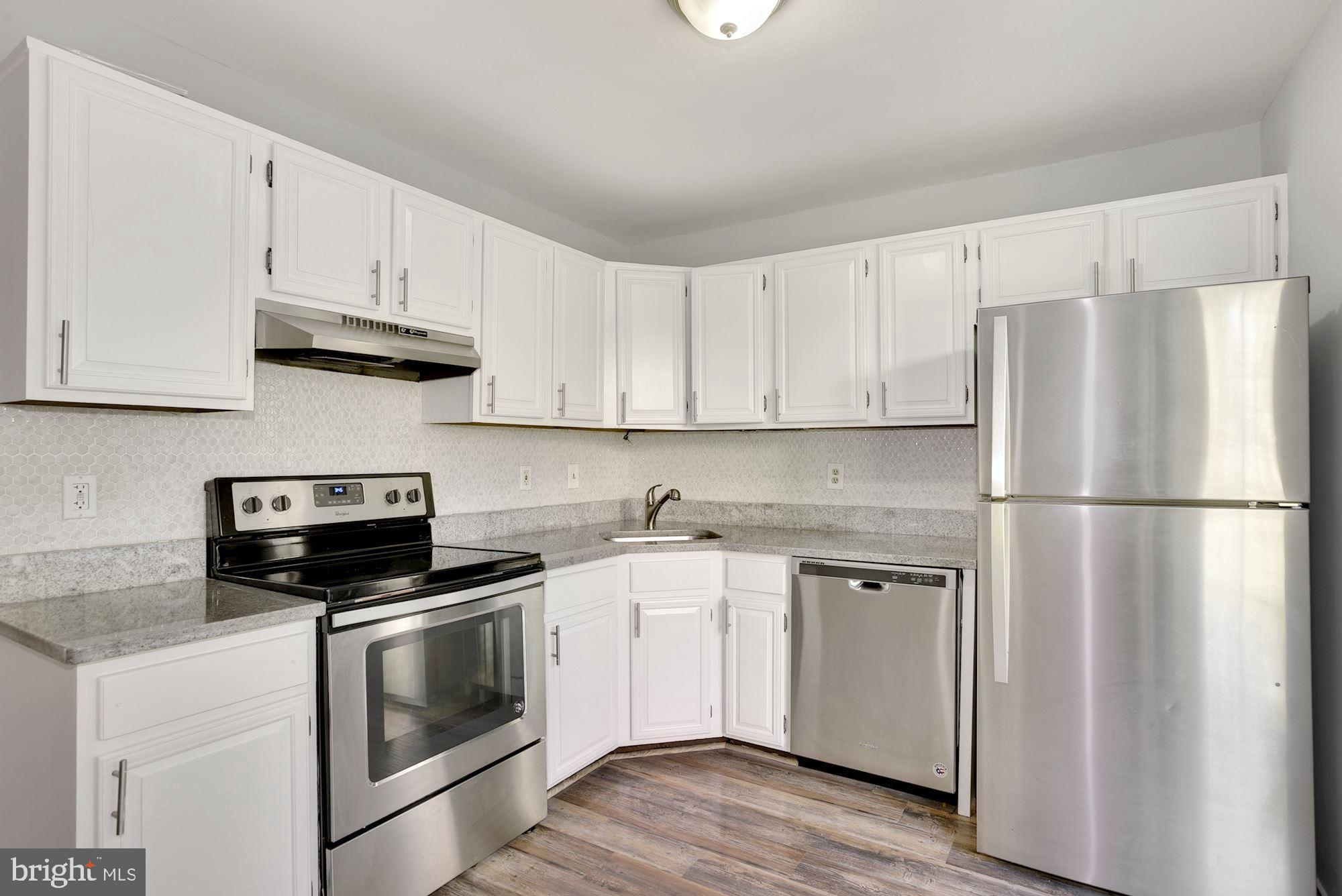 2351 Hunters Square Court Reston, VA 20191 - Photo 7 of 29 Stainless steel appliances