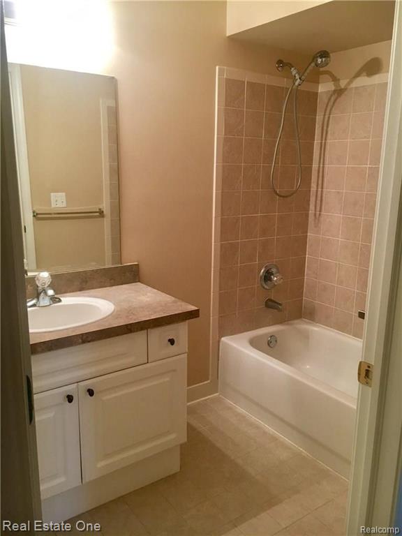 5365 Brookemonte Circle, Unit 328 Rochester, MI 48306 - Photo 8 of 12