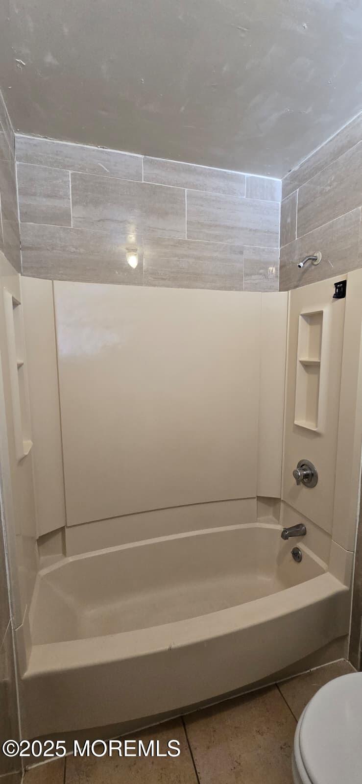 523 State Street Perth Amboy, NJ 08861 - Photo 10 of 12 a bathroom with a bathtub