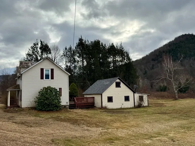 a view of a house with a yard