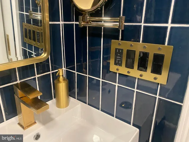 a close view of sink