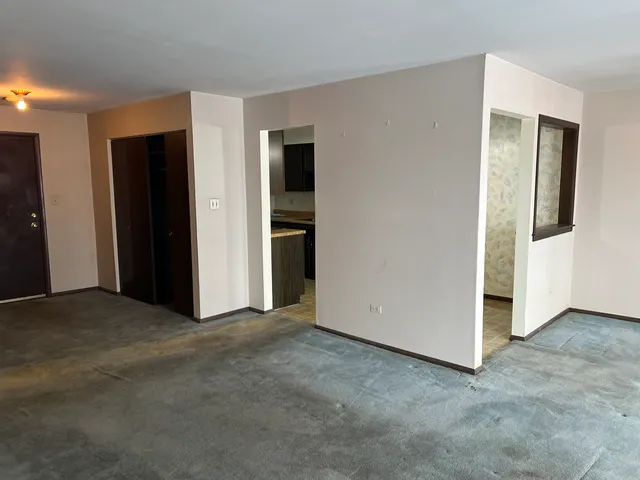 $209,000 | 2254 North Baldwin Way, Unit 7B, Palatine, IL 60074