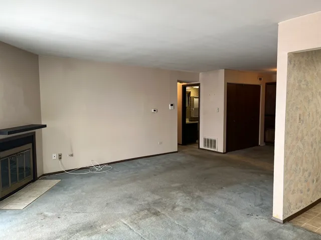 $209,000 | 2254 North Baldwin Way, Unit 7B, Palatine, IL 60074