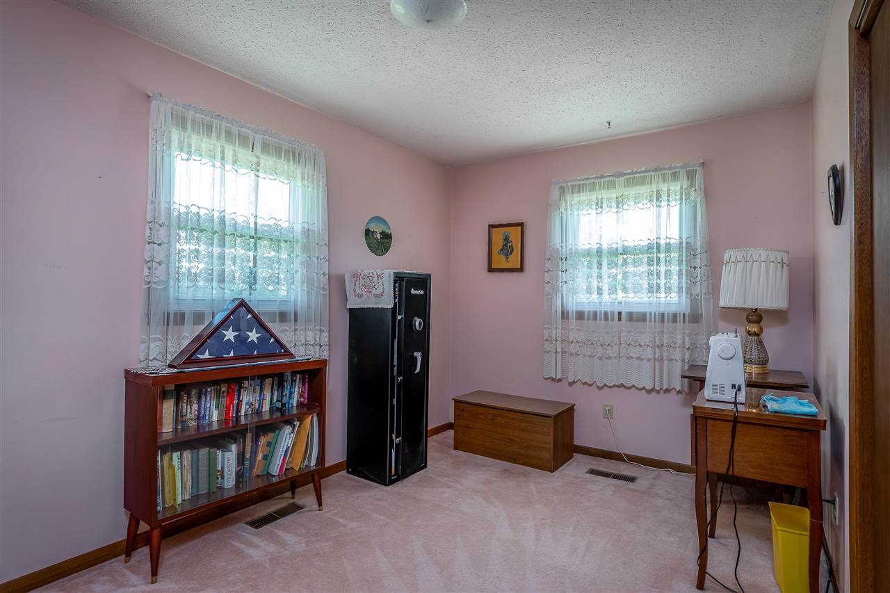 2735 Brookview Road Muscatine, IA 52761 - Photo 13 of 15 Gallery Image 13
