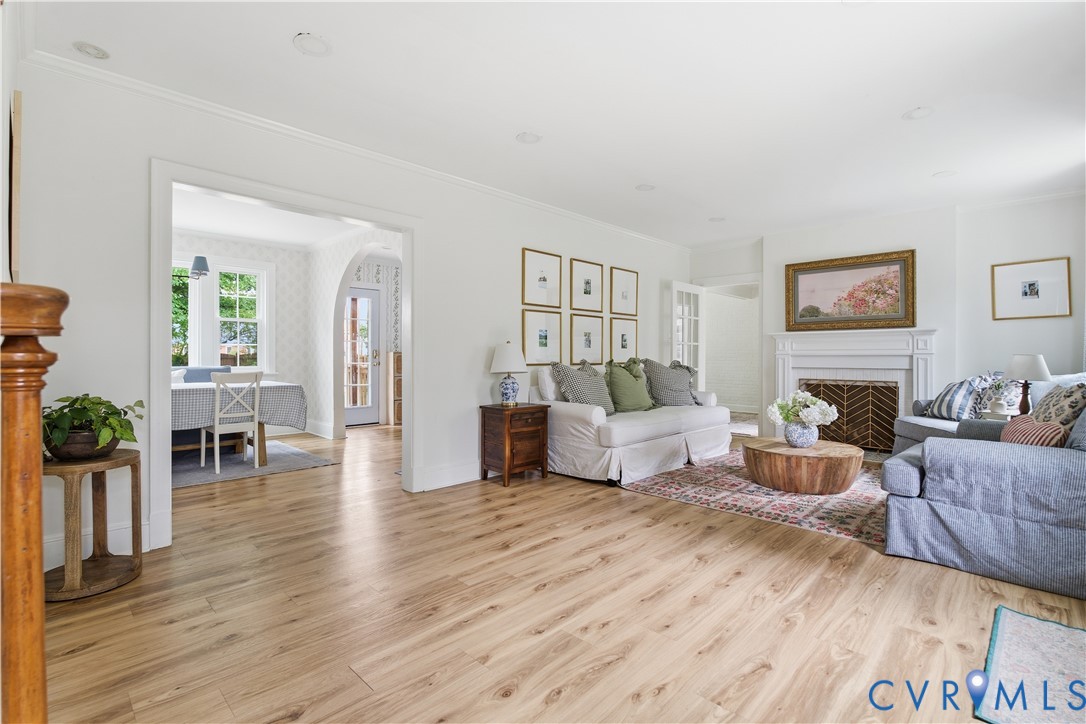 7200 Three Chopt Road Richmond, VA 23226 - Photo 8 of 48 Expansive living space featuring wood-finish floor