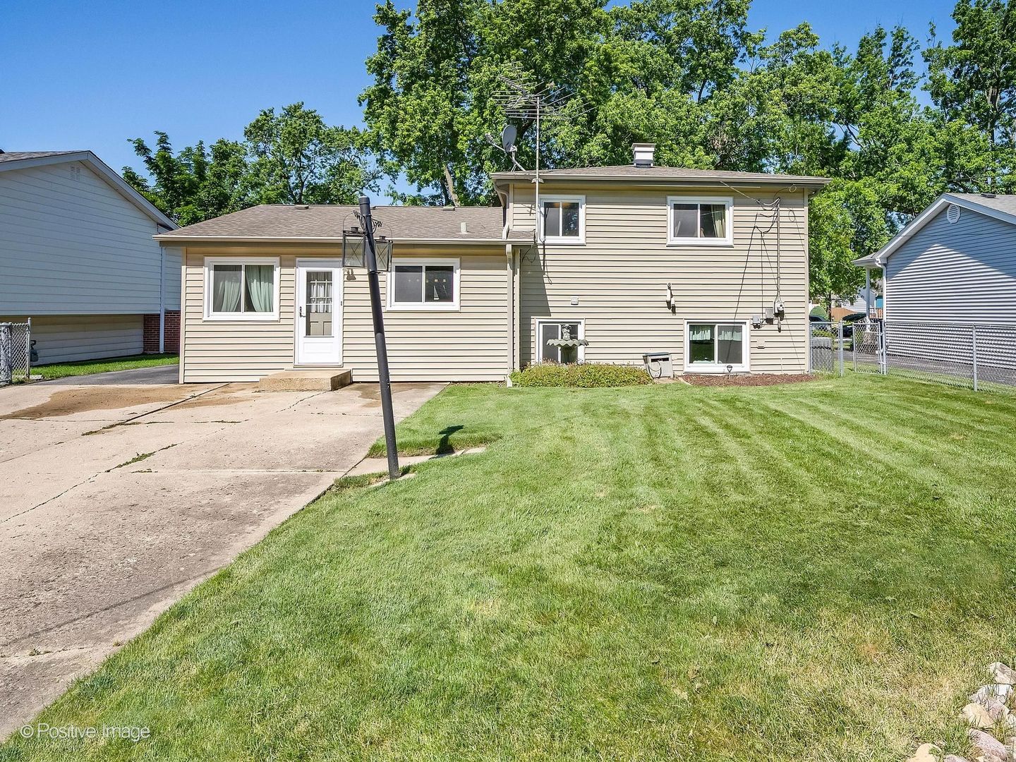 637 North Ellsworth Avenue Addison, IL 60101 - Photo 21 of 26