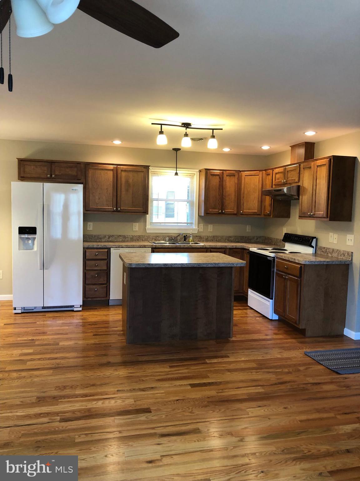 239 Parry Drive Falling Waters, WV 25419 - Photo 4 of 13