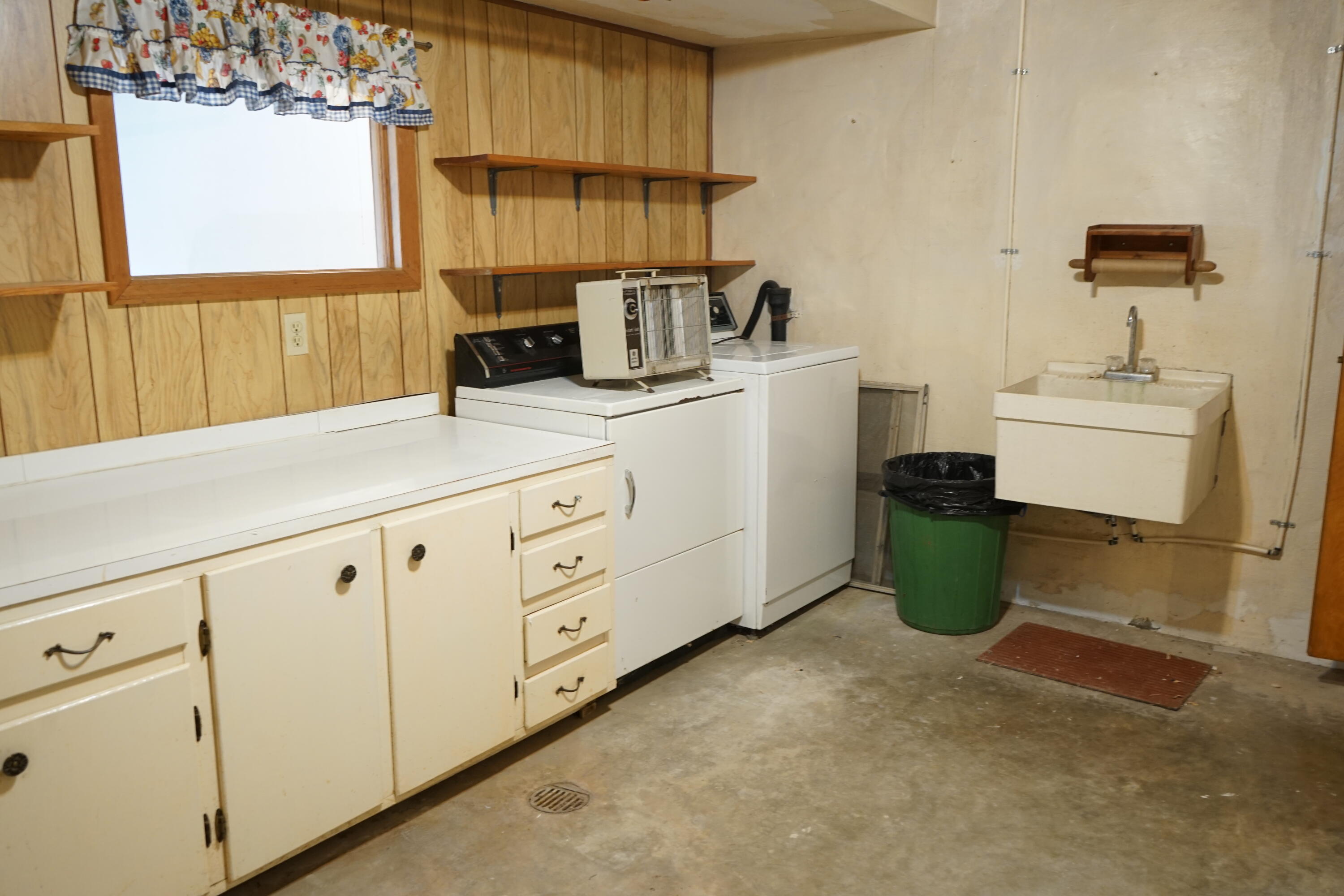2231 Hardy Road Vinton, VA 24179 - Photo 33 of 38 a kitchen with sink and cabinets