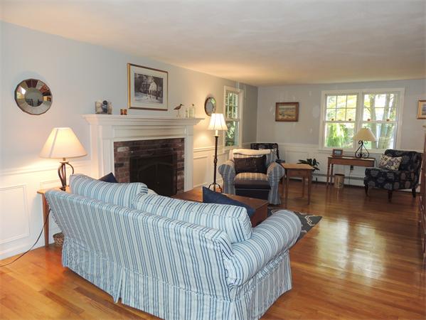17 Honeysuckle Road Hamilton, MA 01982 - Photo 4 of 22 Gallery Image 4