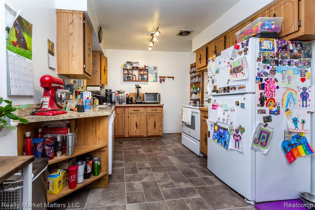 176 Dickenson Street Romeo, MI 48065 - Photo 6 of 15 Gallery Image 6