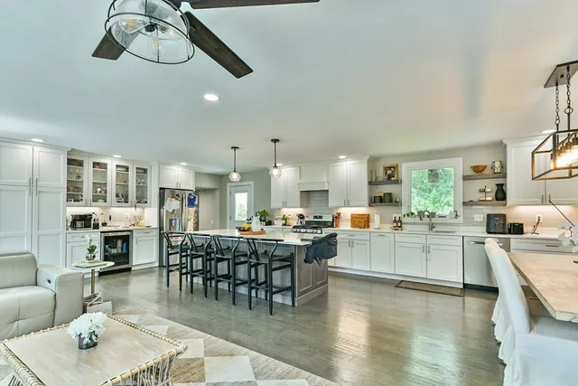 $899,900 | 20 Lakeview Road, Webster, MA 01570