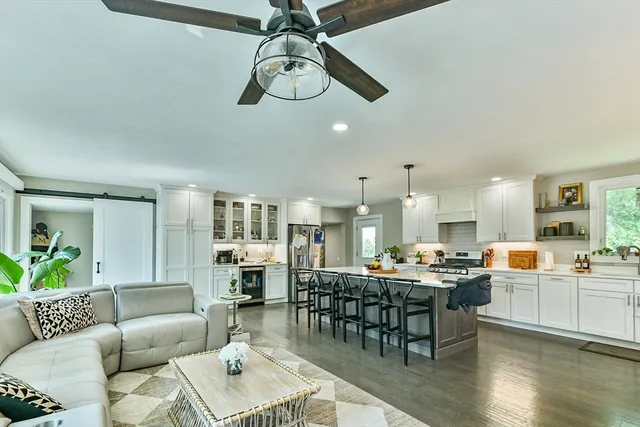 $899,900 | 20 Lakeview Road, Webster, MA 01570