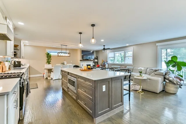 $899,900 | 20 Lakeview Road, Webster, MA 01570