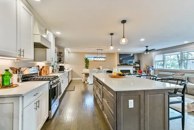 $899,900 | 20 Lakeview Road, Webster, MA 01570