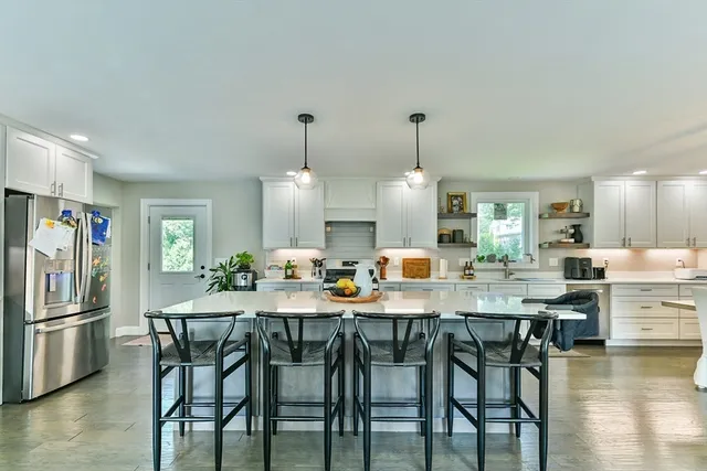 $899,900 | 20 Lakeview Road, Webster, MA 01570