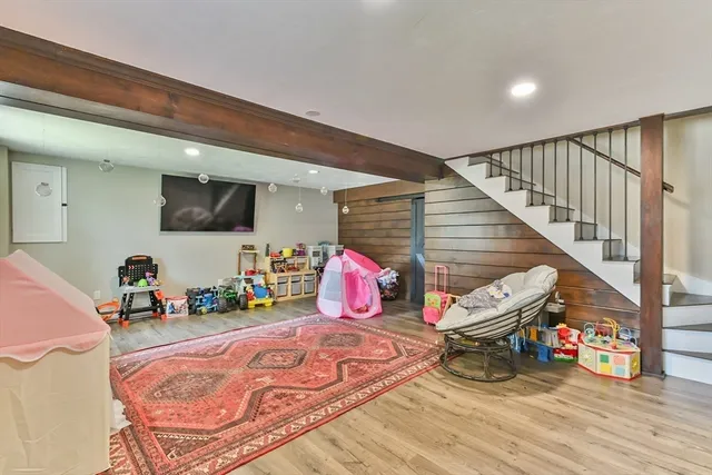 $899,900 | 20 Lakeview Road, Webster, MA 01570