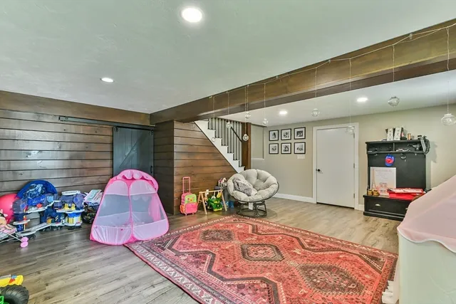 $899,900 | 20 Lakeview Road, Webster, MA 01570