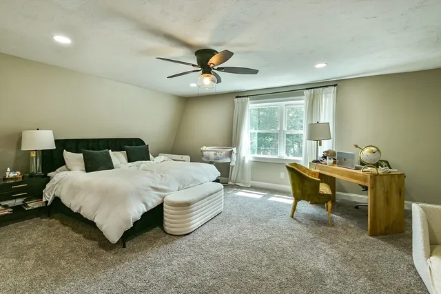 $899,900 | 20 Lakeview Road, Webster, MA 01570