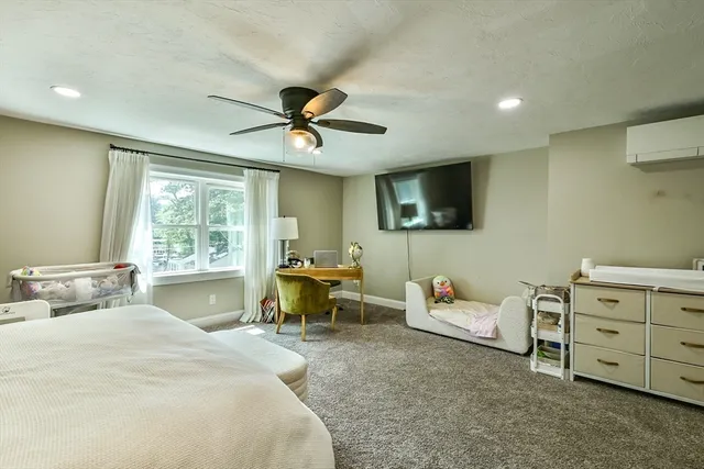 $899,900 | 20 Lakeview Road, Webster, MA 01570