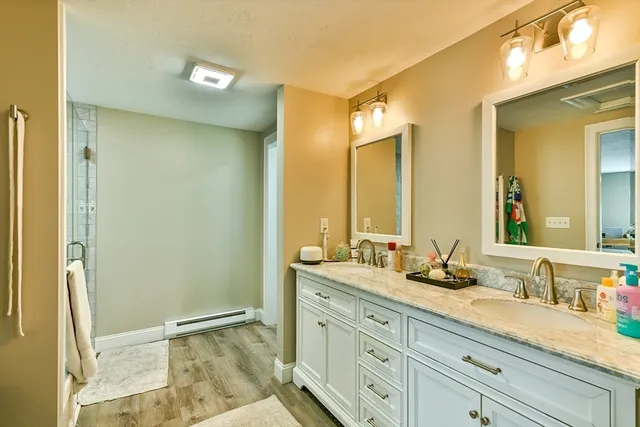 $899,900 | 20 Lakeview Road, Webster, MA 01570