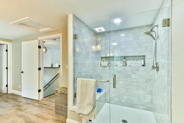 $899,900 | 20 Lakeview Road, Webster, MA 01570