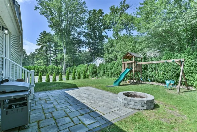 $899,900 | 20 Lakeview Road, Webster, MA 01570