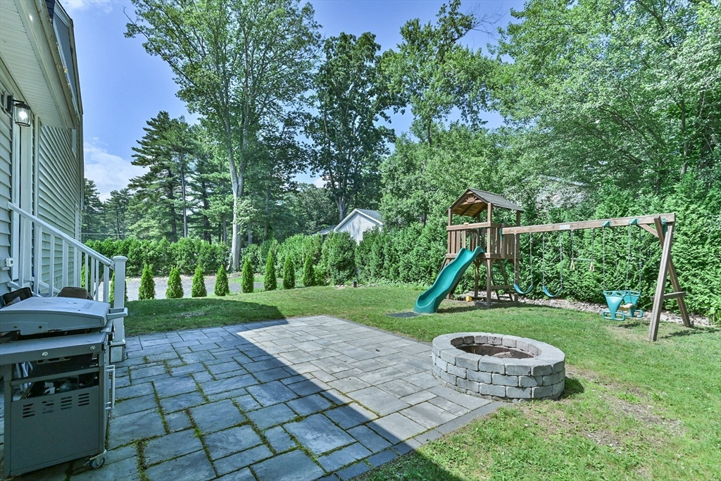 20 Lakeview Road Webster, MA 01570 - Photo 9 of 42 a view of a entertaining space
