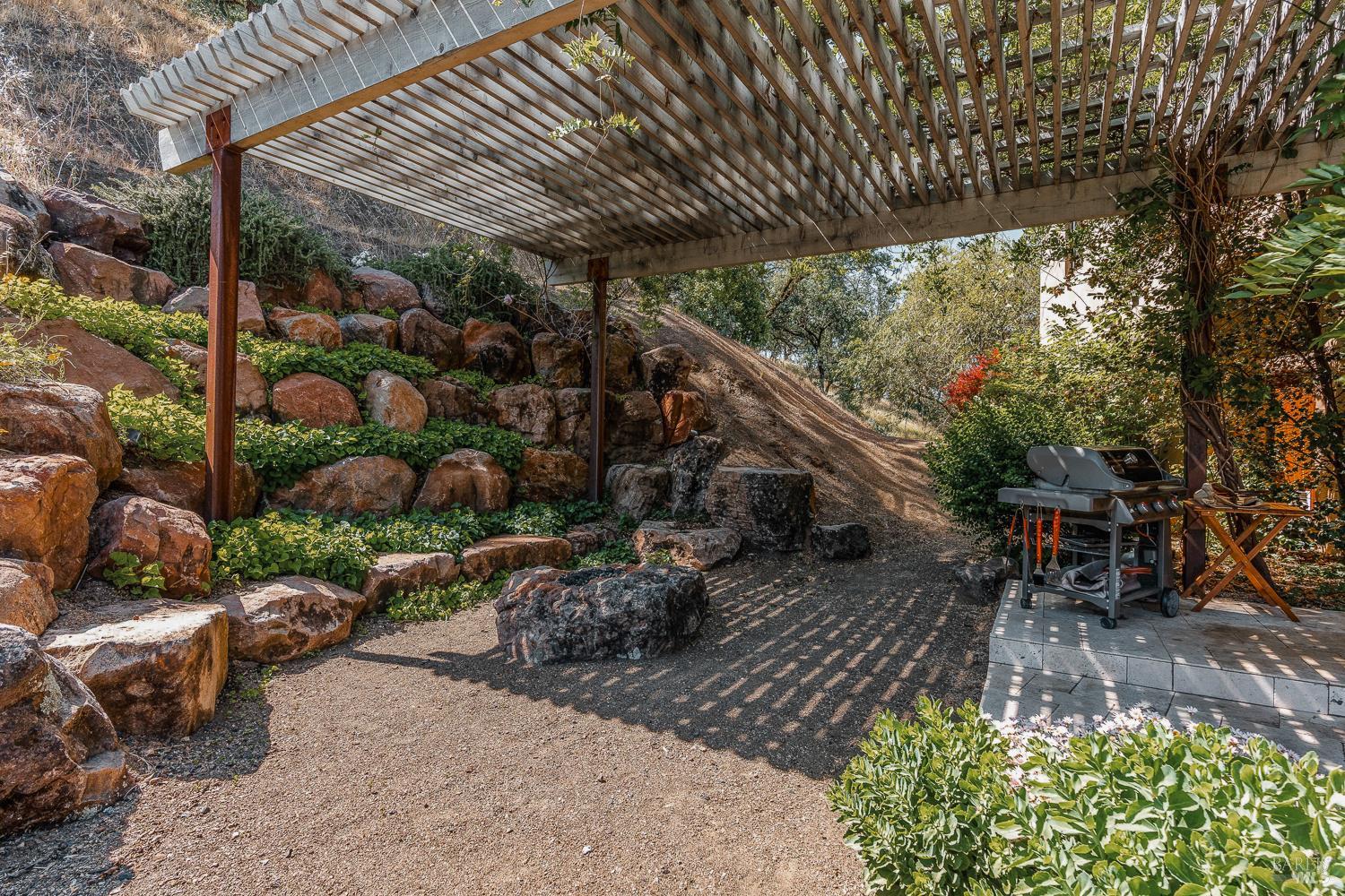 4752 Burke Hill Road Ukiah, CA 95482 - Photo 7 of 52 Gallery Image 7