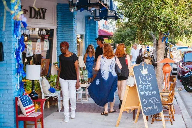 a view of a yard in front of a house