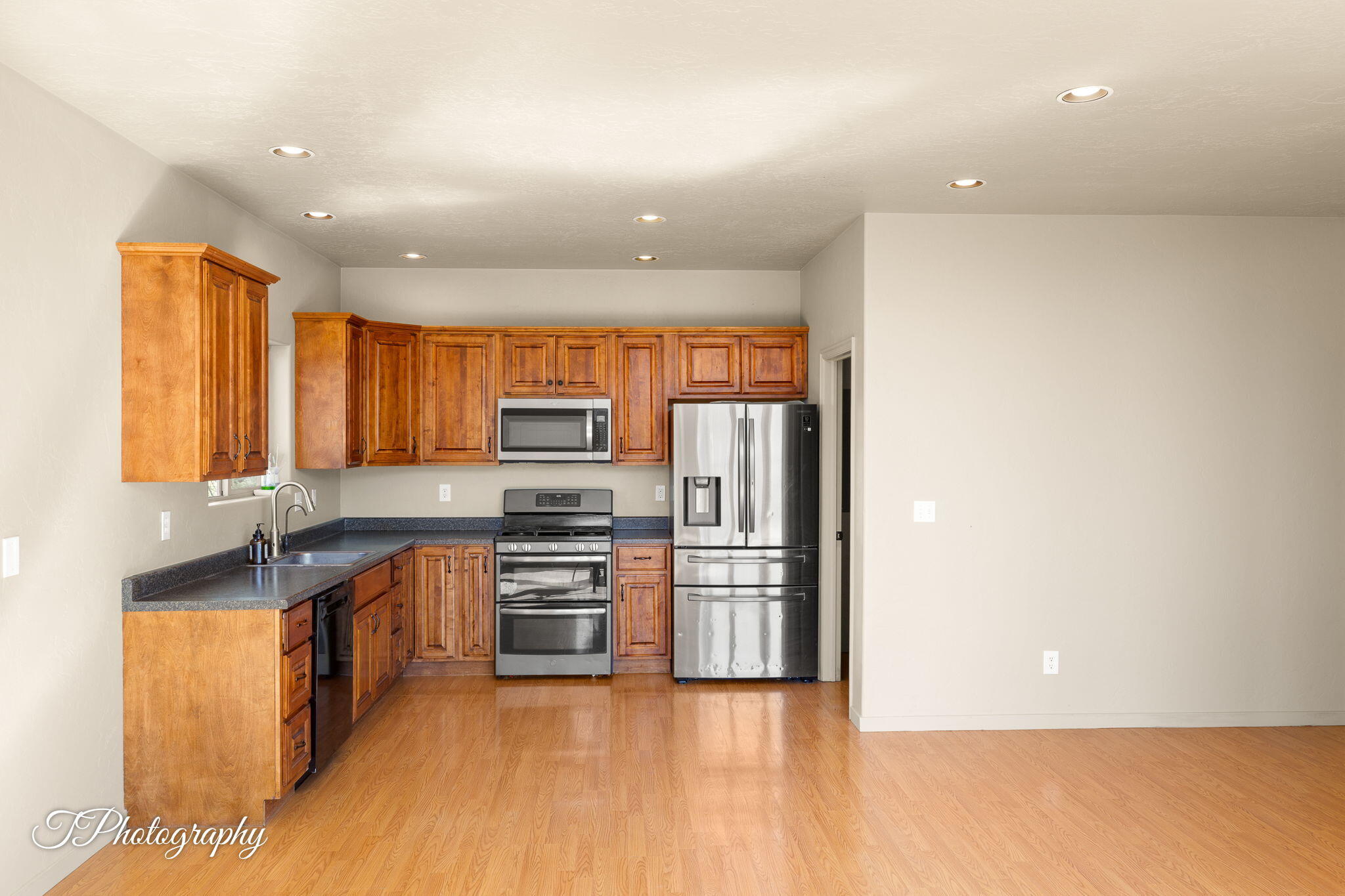 342 East Foothill Circle Central, UT 84722 - Photo 23 of 50 Kitchen and pantry area main level