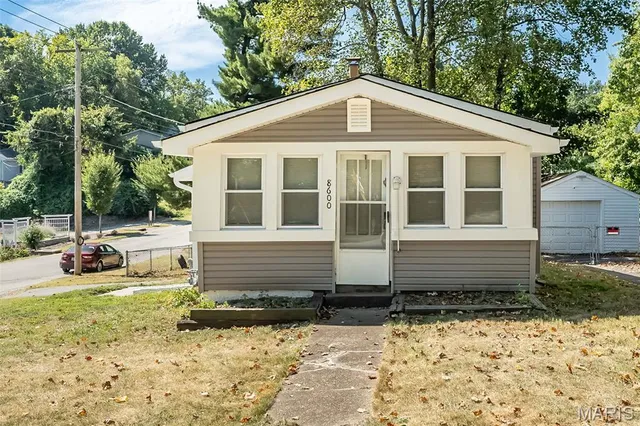 $1,100 | 8600 Betty Lee Avenue, St. Louis, MO 63114