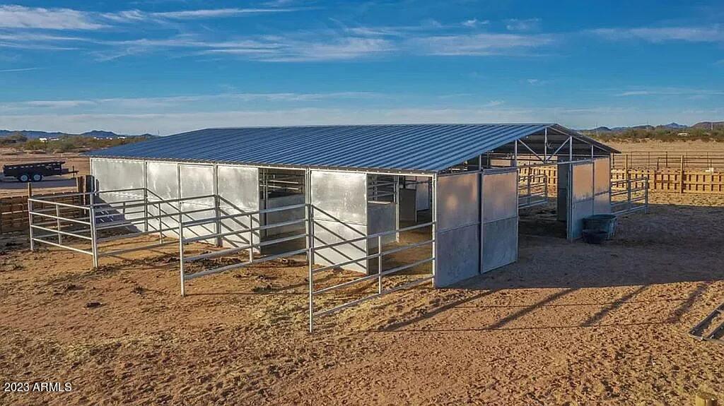 48559 Mountain View Road Bouse, AZ 85325 - Photo 31 of 45 Barn Back