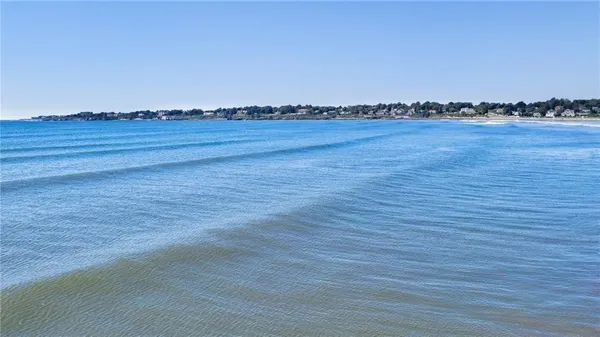 $1,750 | 11 Crescent Road, Unit 1, Middletown, RI 02842