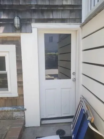 $1,750 | 11 Crescent Road, Unit 1, Middletown, RI 02842