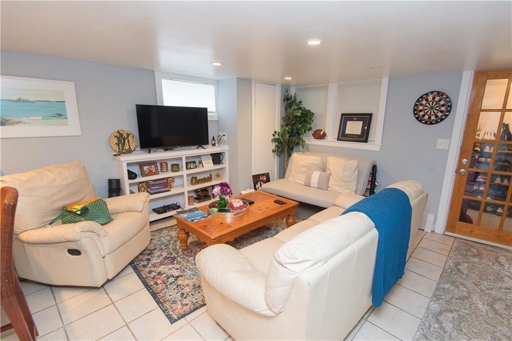 11 Crescent Road, Unit 1 Middletown, RI 02842 - Photo 3 of 19