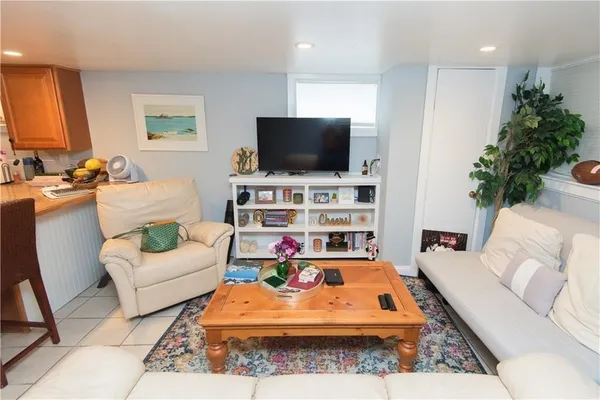 $1,750 | 11 Crescent Road, Unit 1, Middletown, RI 02842