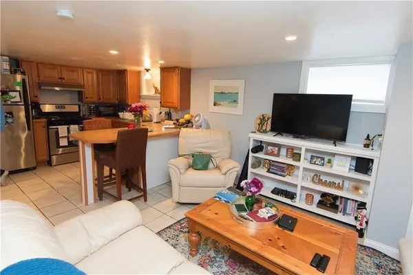 $1,750 | 11 Crescent Road, Unit 1, Middletown, RI 02842