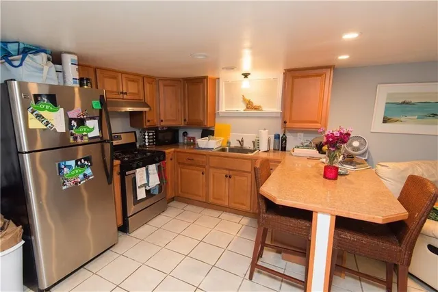 $1,750 | 11 Crescent Road, Unit 1, Middletown, RI 02842