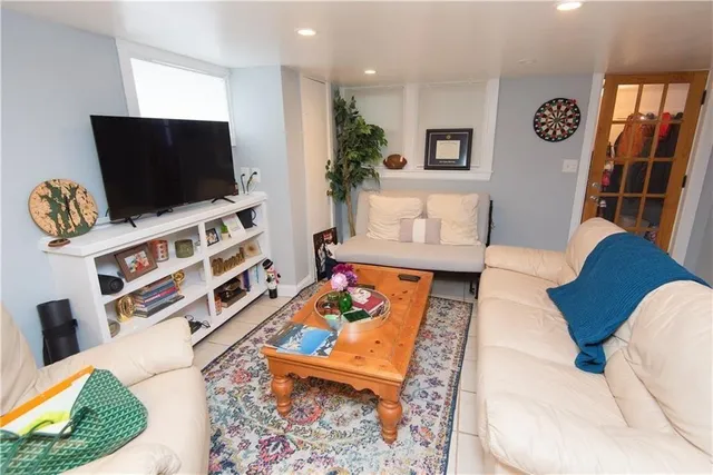 $1,750 | 11 Crescent Road, Unit 1, Middletown, RI 02842