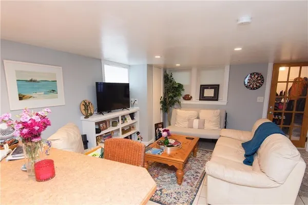 $1,750 | 11 Crescent Road, Unit 1, Middletown, RI 02842