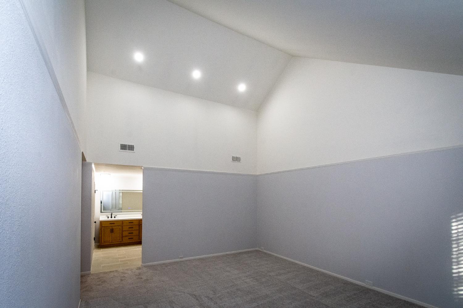 427 Wyndgate Road Sacramento, CA 95864 - Photo 22 of 35 an empty room with a bathroom